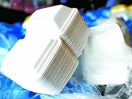 【力美新材料】廢塑料堆積成災(zāi)難處理，可降解塑料來(lái)解圍！